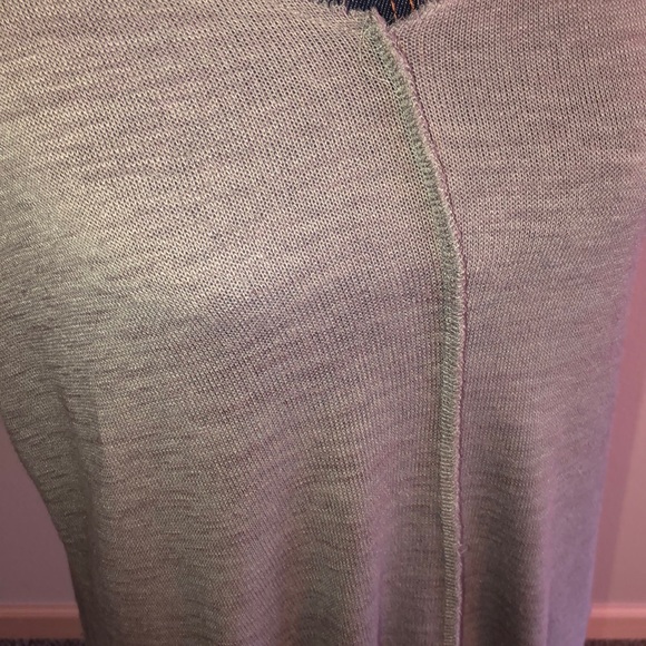 H&M Frayed edge v neck light weight seater tee - Picture 3 of 6